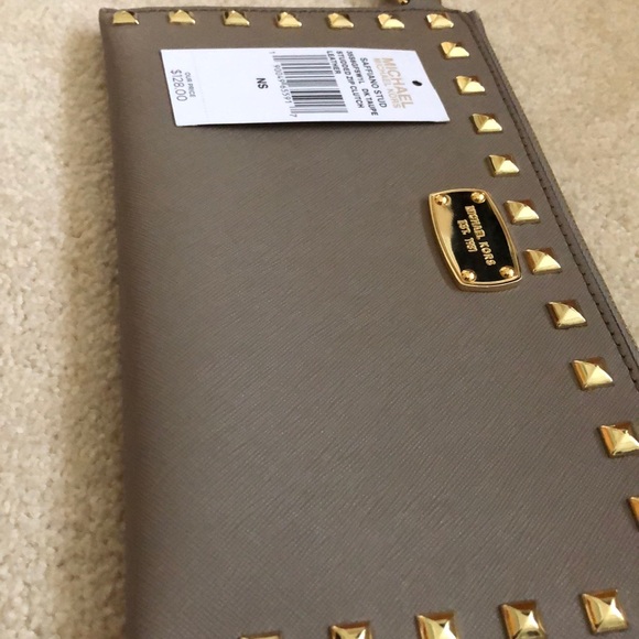 Michael Kors wristlet/ Clutch - Picture 7 of 8